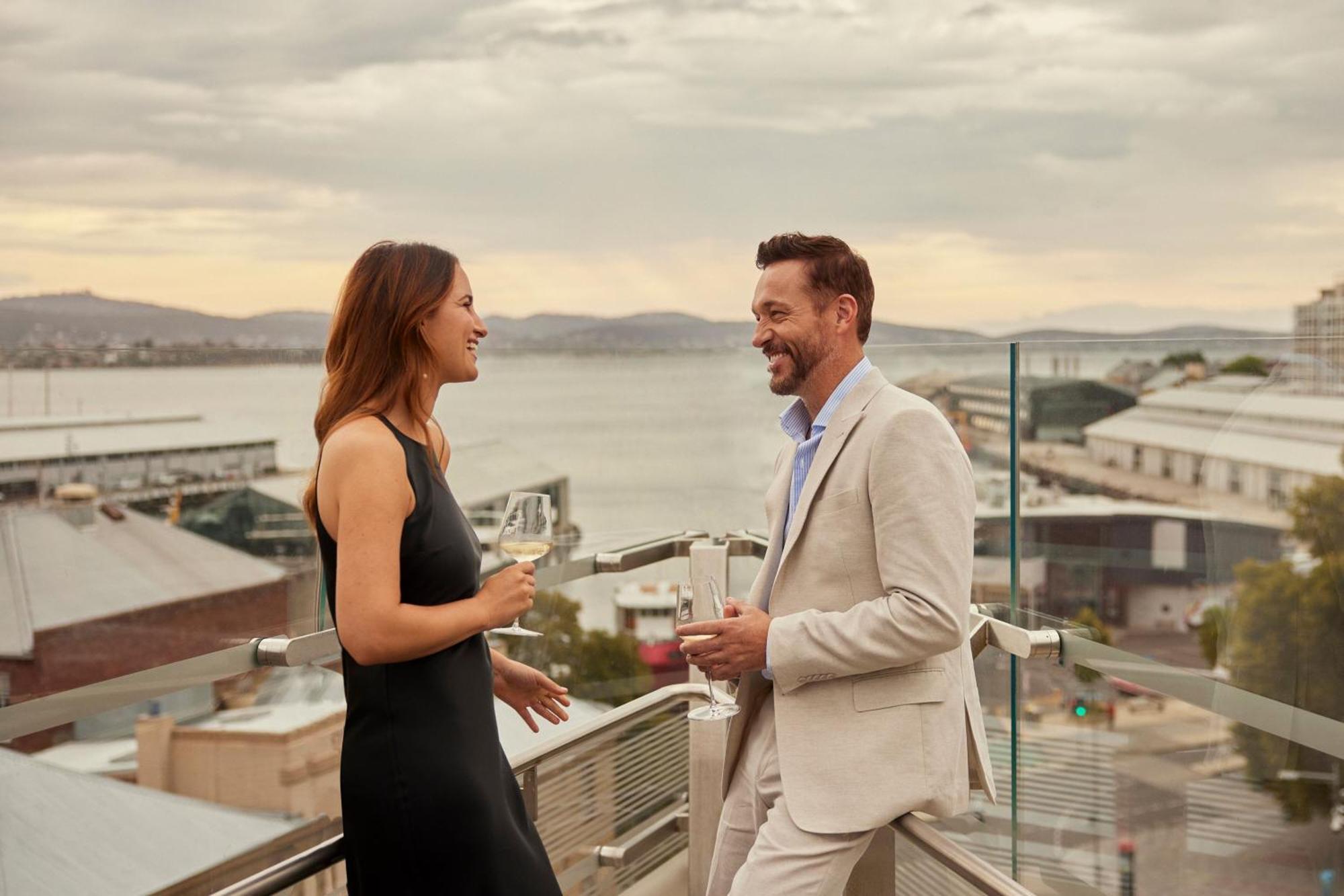 The Tasman, A Luxury Collection Hotel, Hobart Ngoại thất bức ảnh The rooftop bar at the Crowne Plaza Hotel